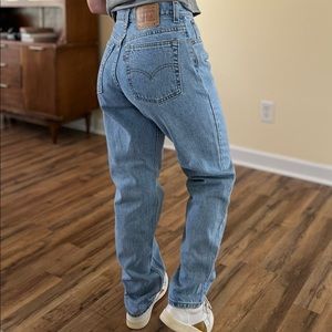 Vintage Levi’s high-waisted mom jeans